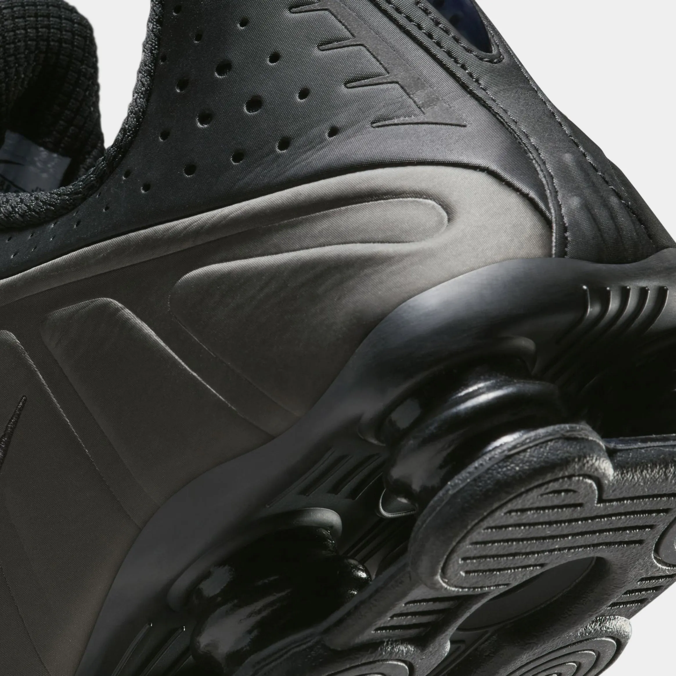 Shox R4 Mens Running Shoes (Black)